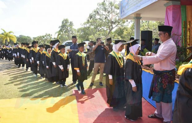 Buka MTQ Mantang dan Wisuda 56 Santri, Apri : “Yuk, Cintai Al Qur’an”