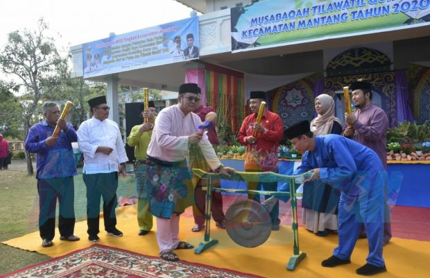 Keren ! Apri Launching Kamis Perempuan Hebat, Gaungnya Emak-Emak Mantang