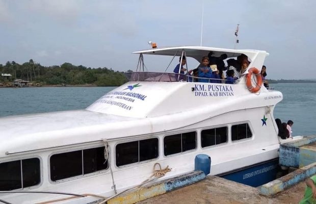 Kunjungan Perpustakaan Keliling ke SD NEGERI 004 dan SMPN 25 SATAP SELAT LIMAU