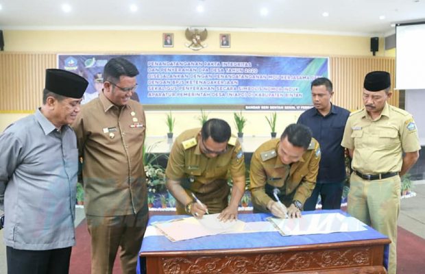 Apri Serahkan DPA APBDes 2020