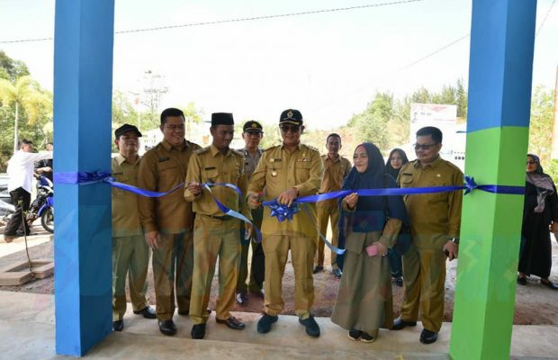 Apri Resmikan Kios Bagi Kelompok Binaan BUMDes Kelong