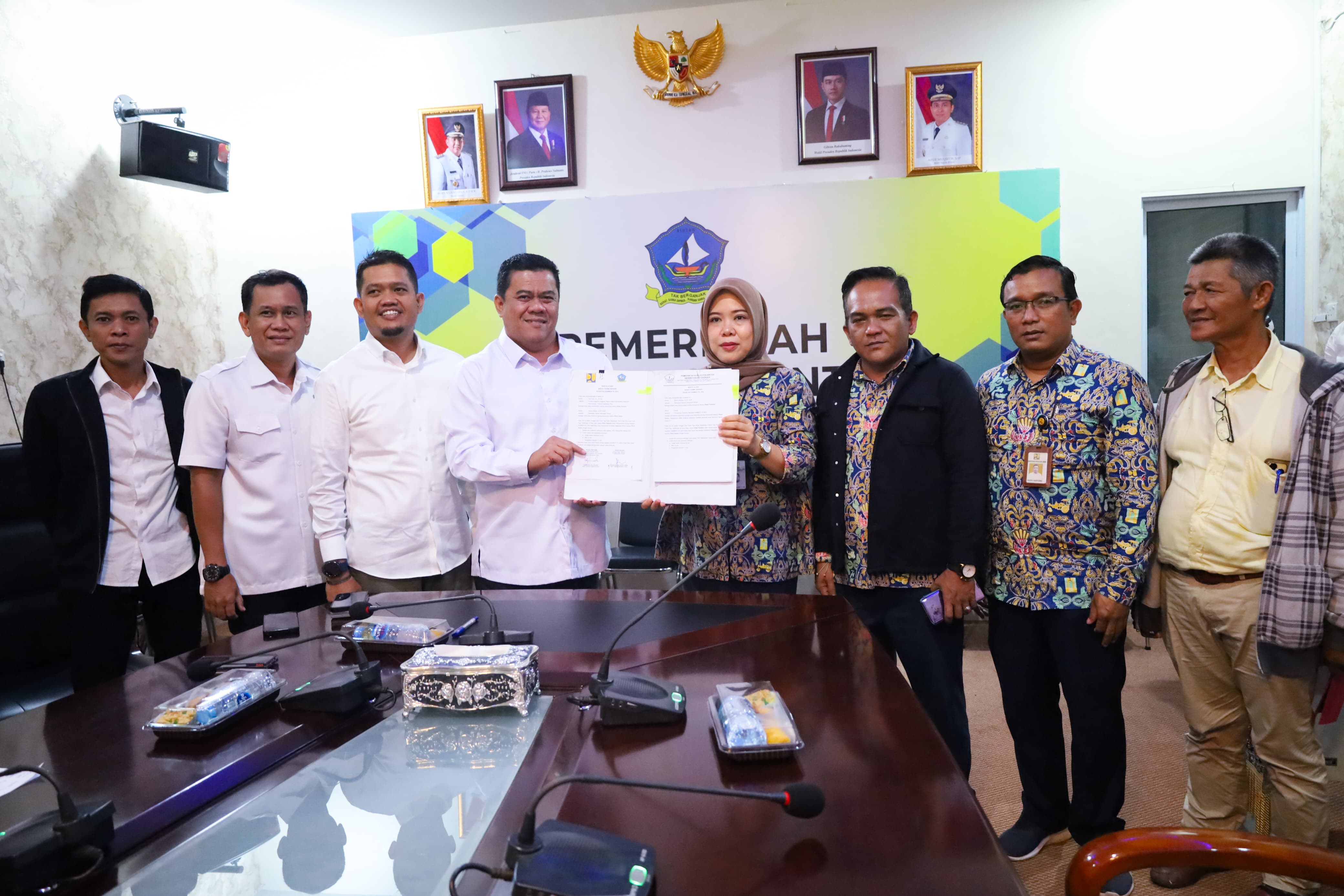 Sekda Bintan Lakukan Serah Terima Program SANIMAS Untuk Kecamatan Tambelan