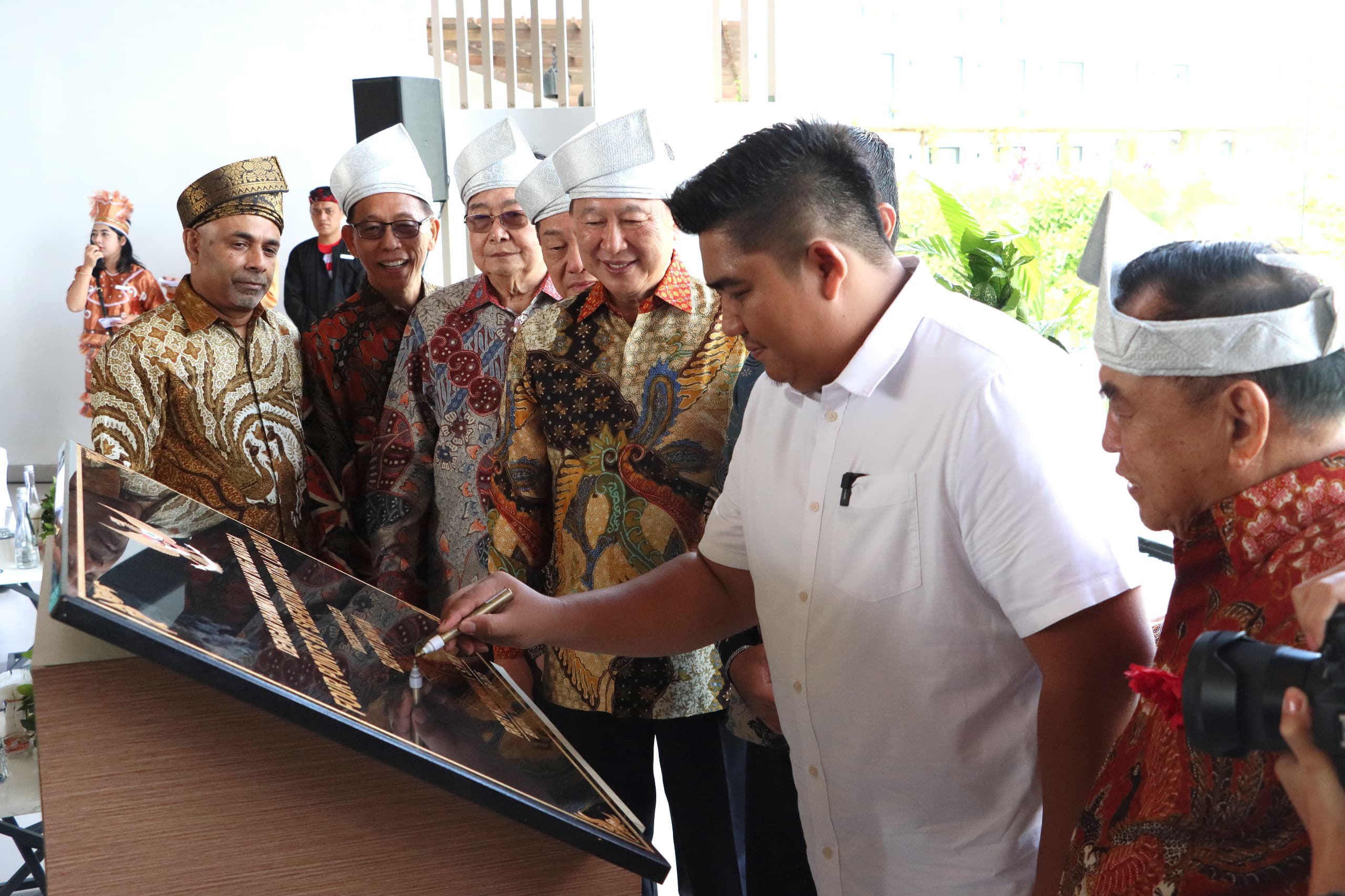 Bupati Roby Tandatangani Prasasti, Tandai Grand Opening Four Points by Sheraton Bintan