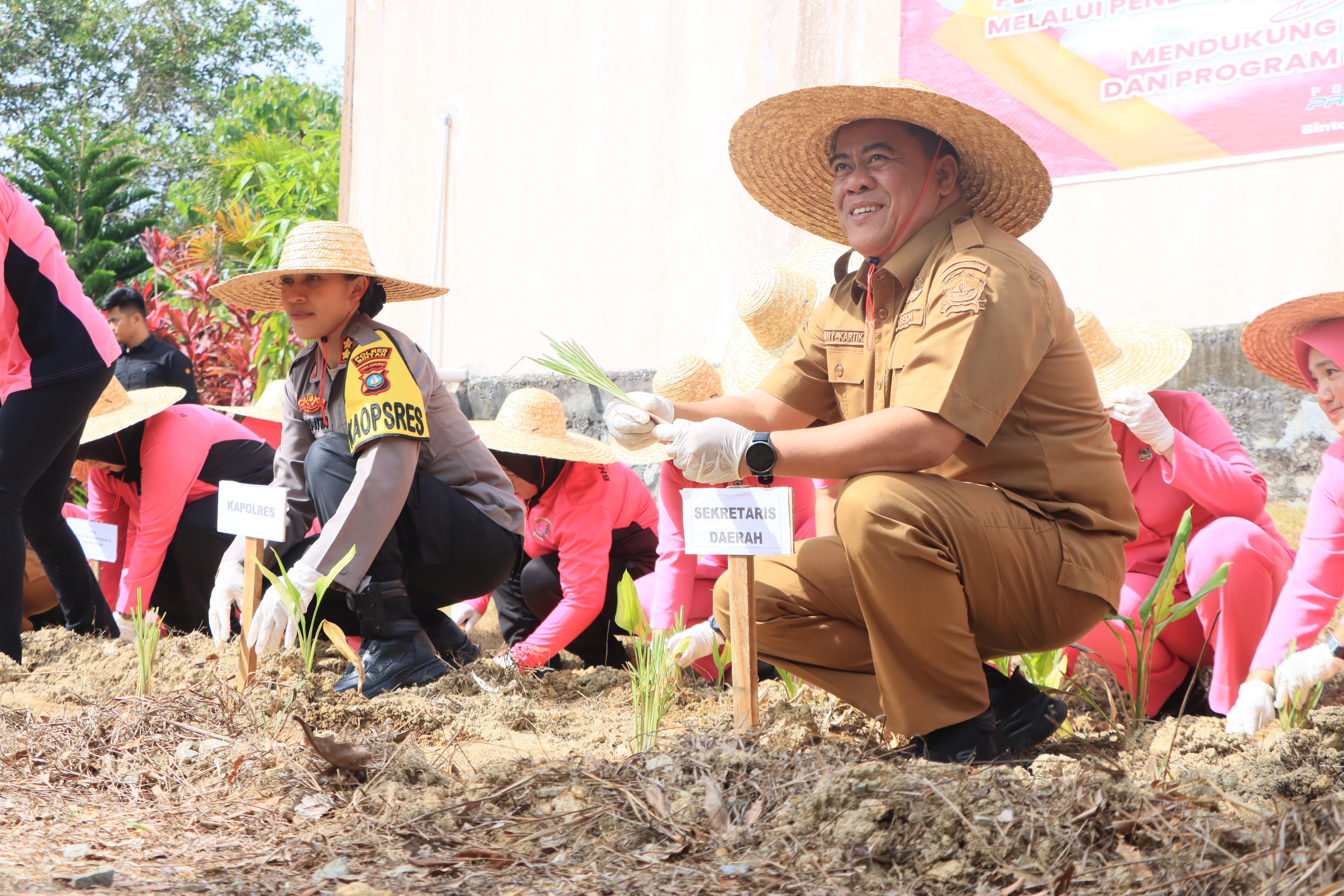 Sekda Bintan Hadiri Launching Penguatan Program Pekarangan Pangan Lestari Secara Serentak di Mapolres Bintan