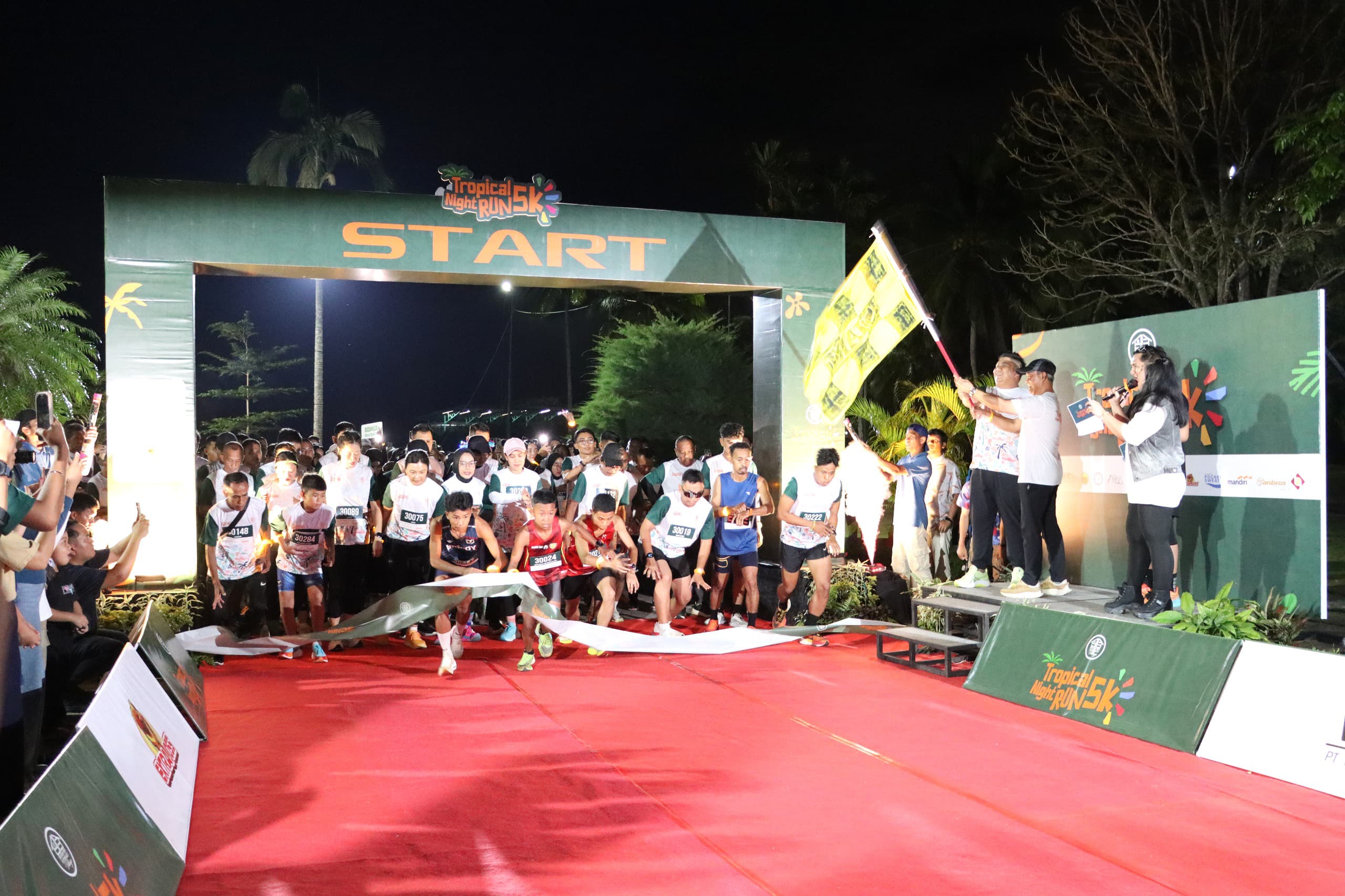 Apresiasi Konsep Industri Resort, Bupati Roby Lepas Peserta Tropical Night Run 5K 2025