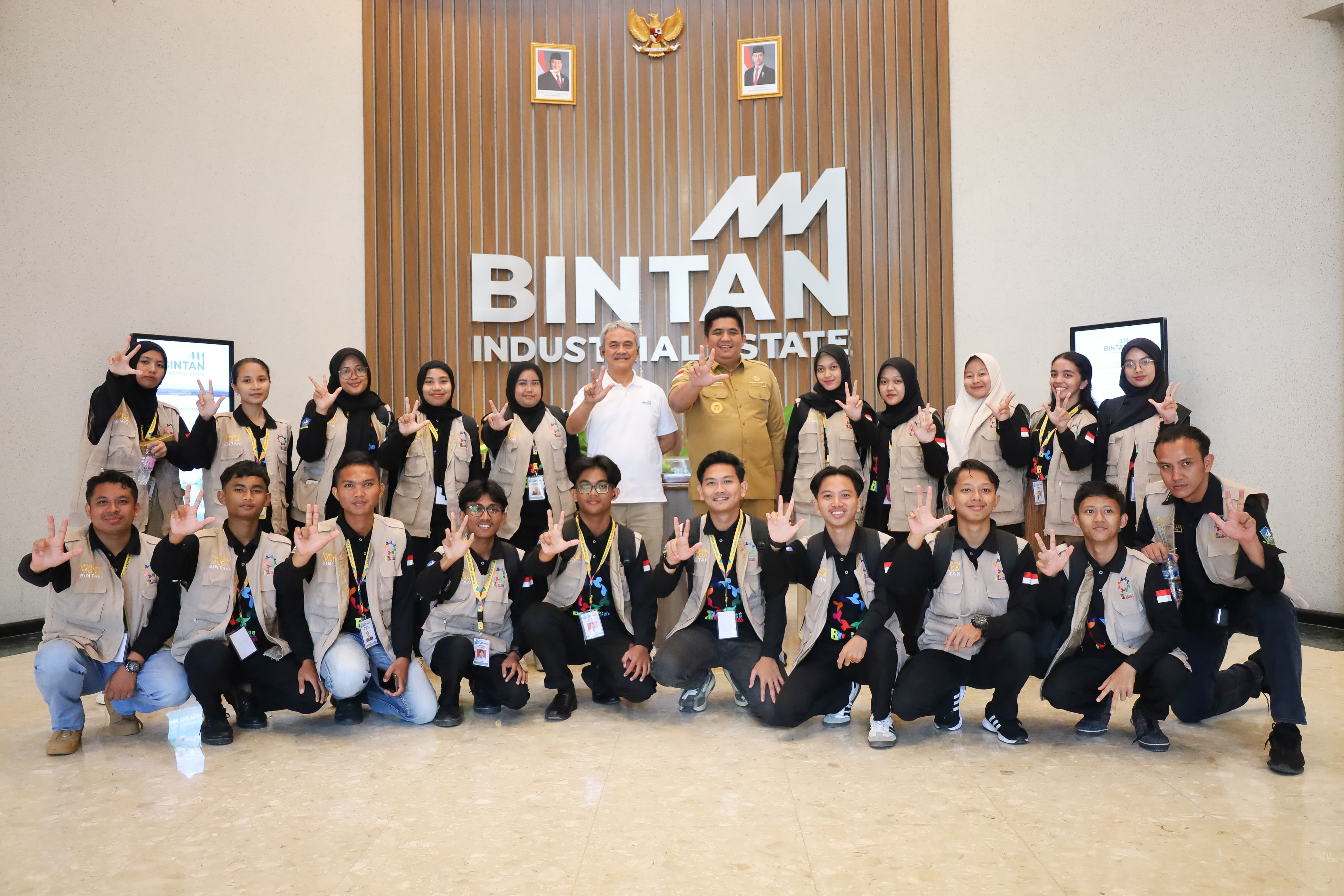 Bupati Bintan Bawa Pemuda BYL Kunjungi BIIE Lobam