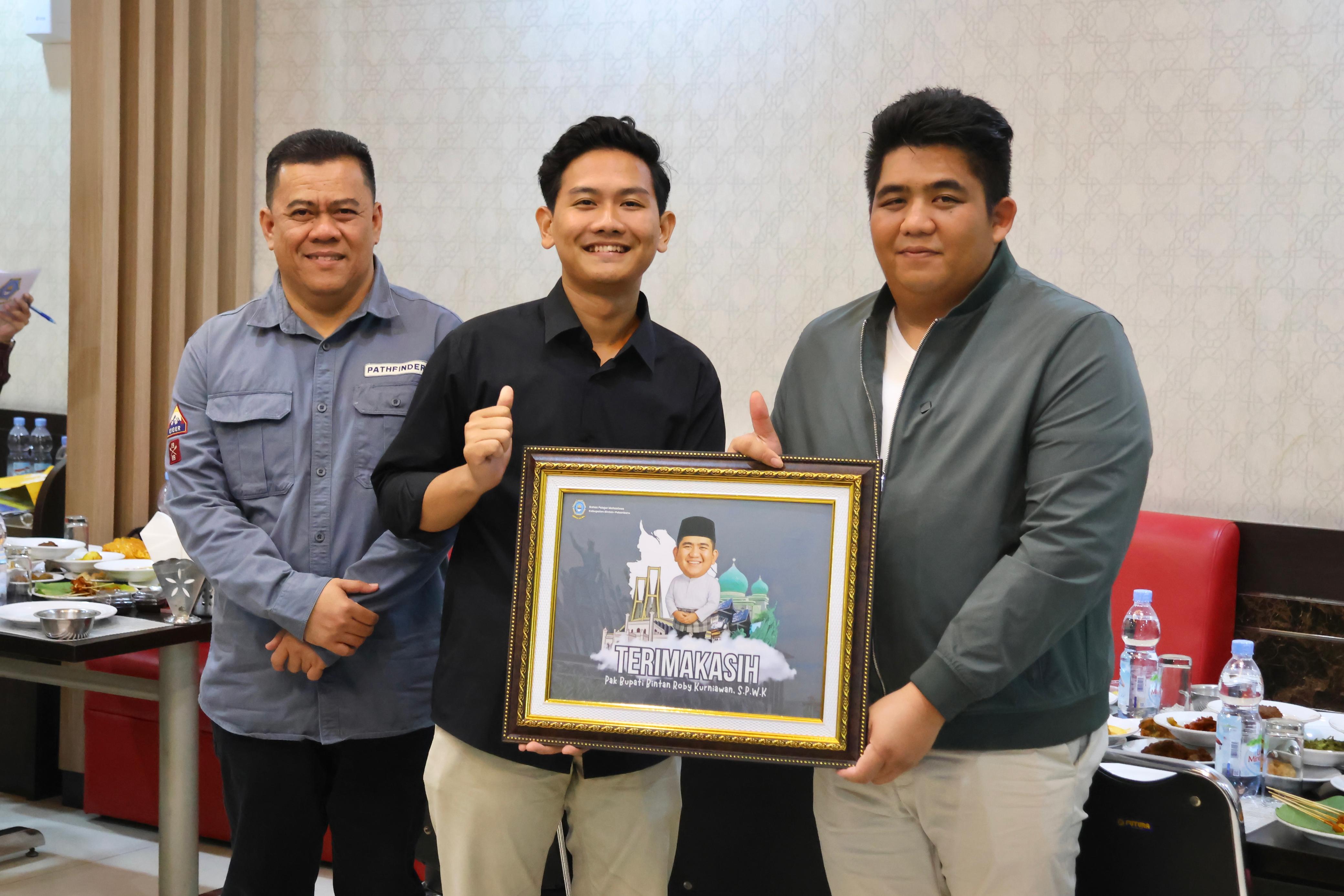 Sarasehan Dengan Mahasiswa di Pekanbaru, Roby Sampaikan Komitmen Kolaborasi Program IMPKB dan Pemerintah Daerah