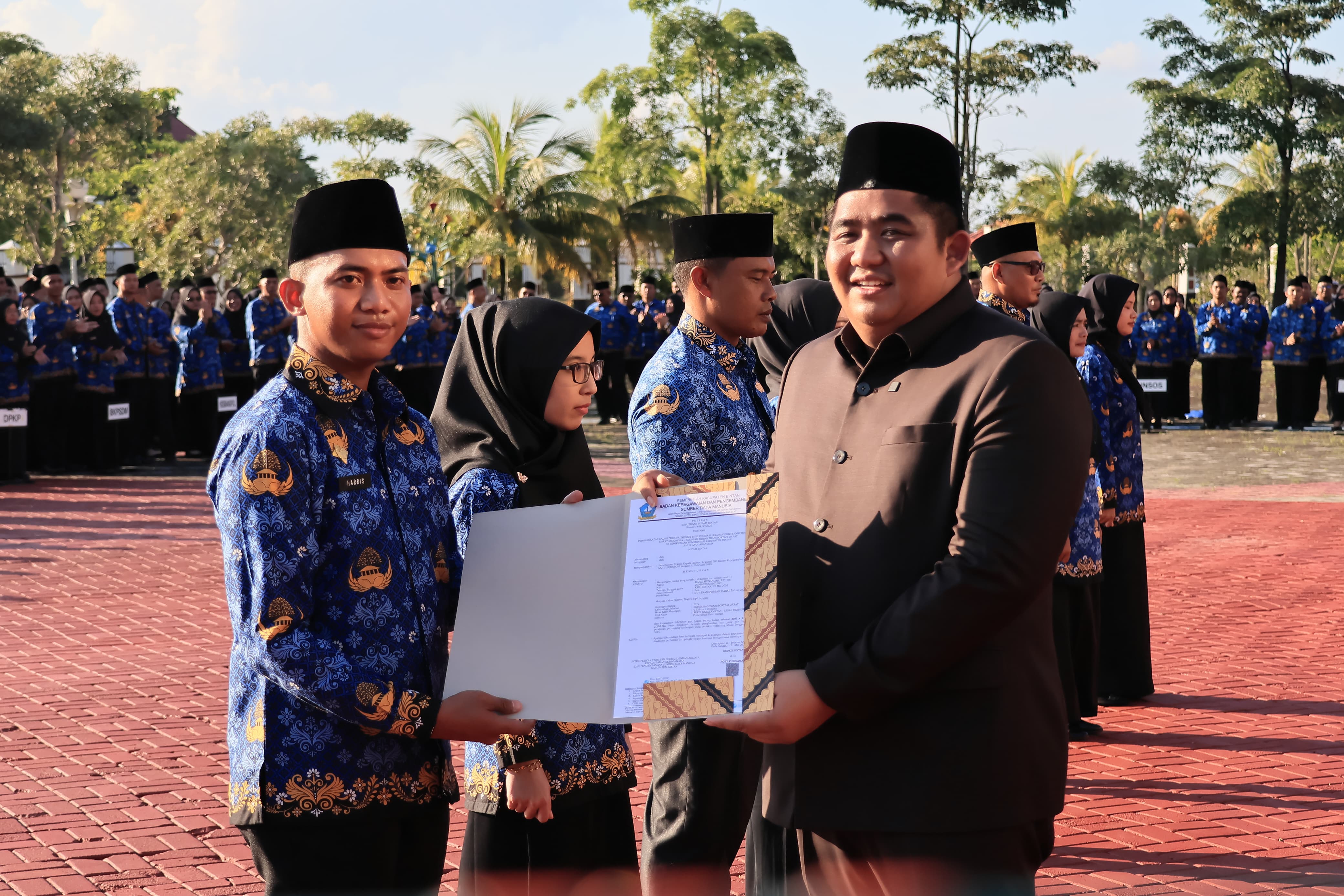 Lantik 1.146 PPPK dan 42 CPNS, Bupati Roby Tegaskan Etos Kerja dan Integritas