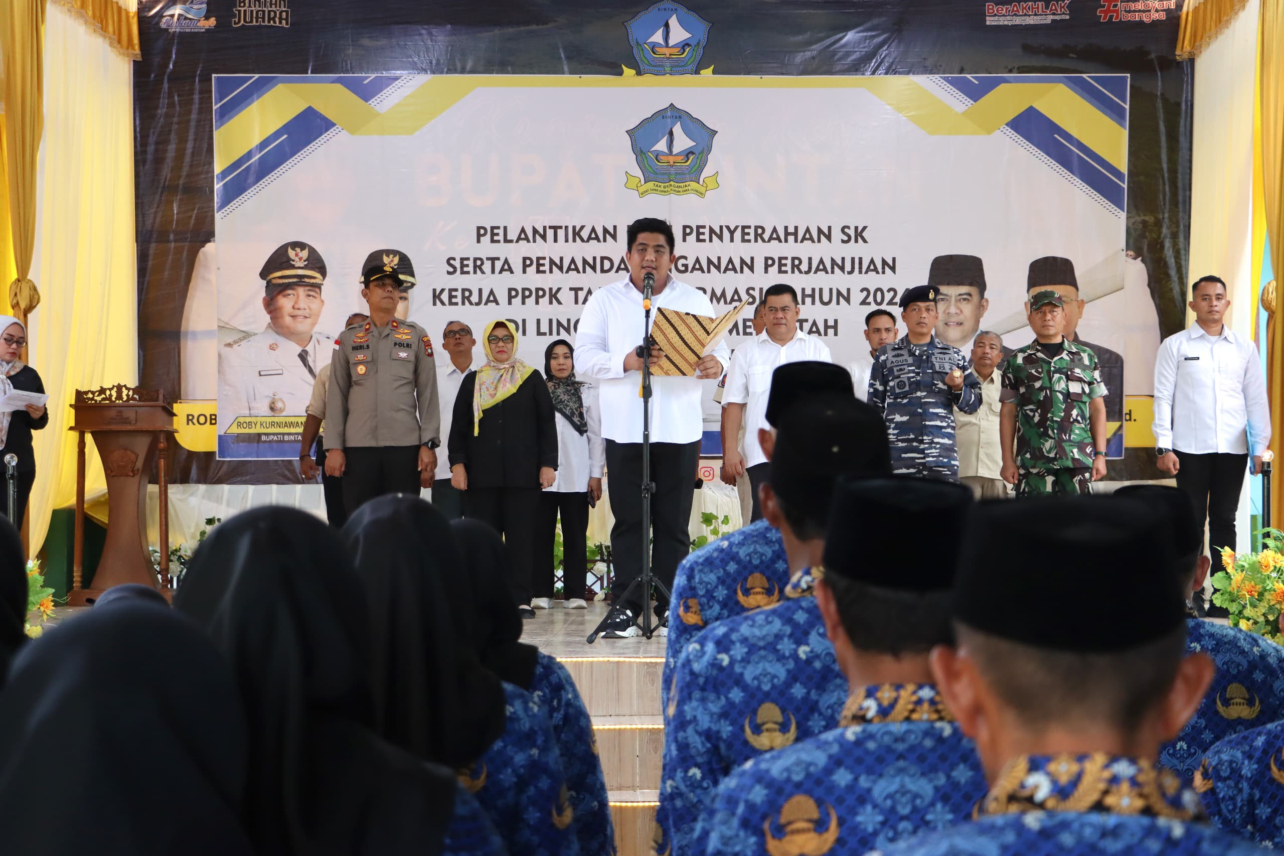 Bupati Roby Lantik 53 PPPK Tahap I 2024 di Lingkup Kecamatan Tambelan