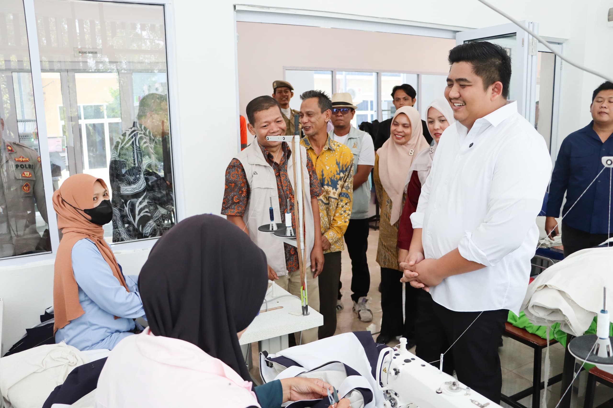 Siap Beri Dukungan Maksimal, Bupati Roby Kunjungi Sentra Fashion SKL