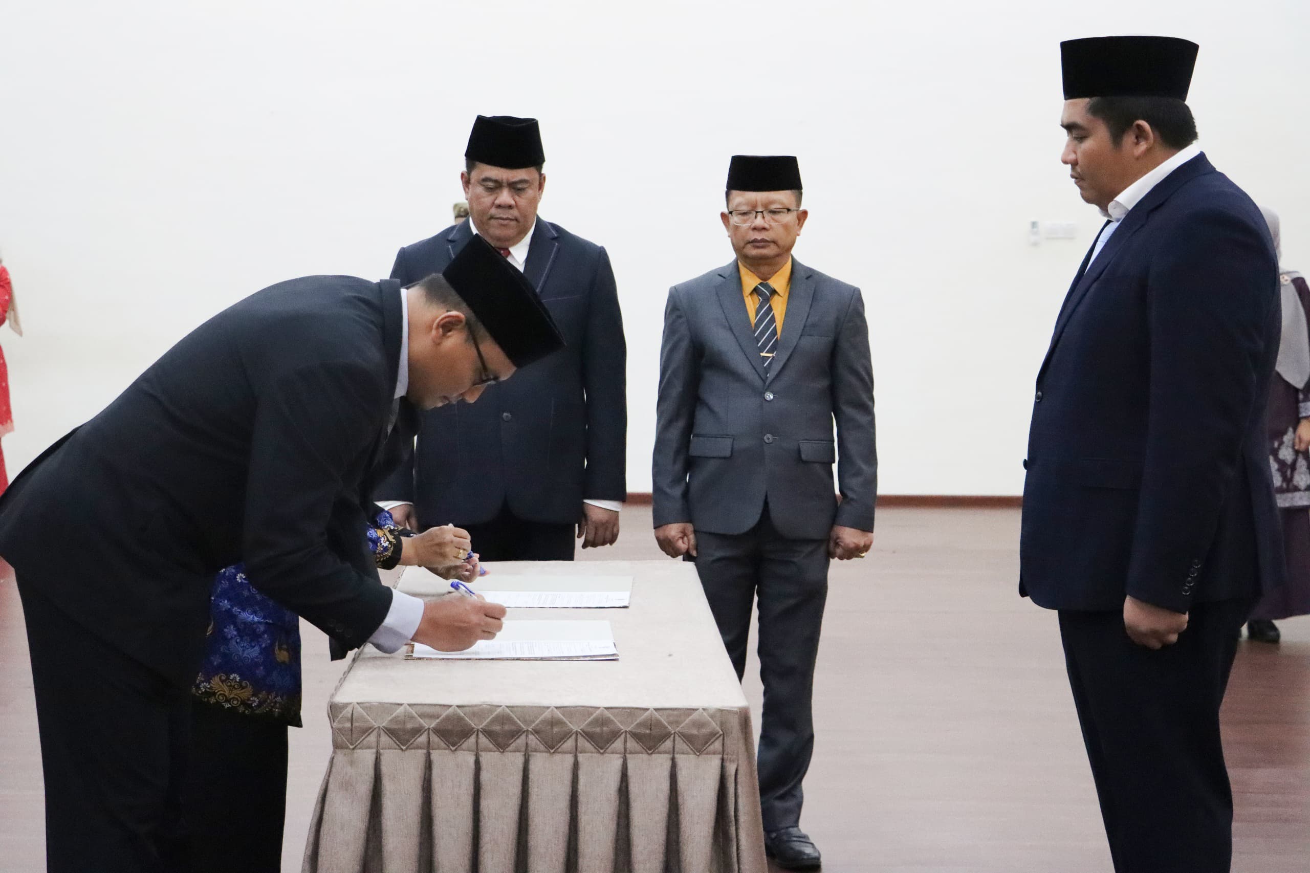 Lantik Dirut RSUD Bintan dan 18 Pejabat Fungsional, Bupati Roby Pesan Curahkan Pengabdian Sepenuh Hati