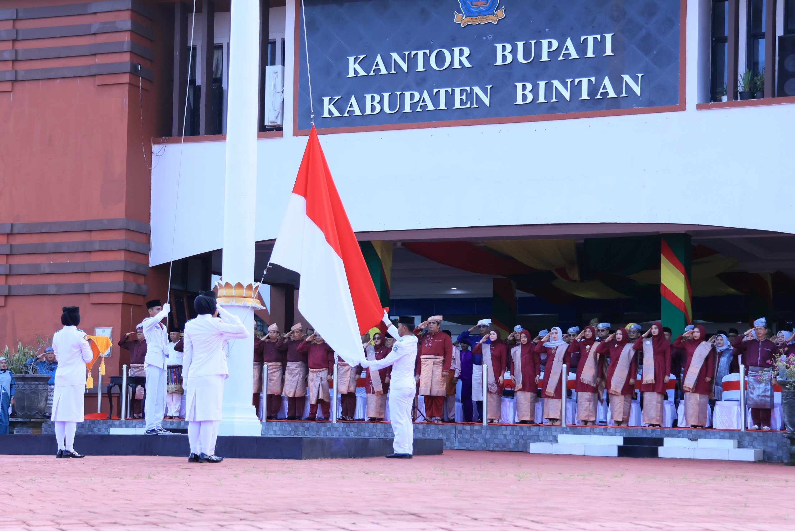 Penuh Khidmat, Upacara Hari Jadi Ke 77 Dalam Bingkai 'Teguh Teraju, Bintan Dituju'